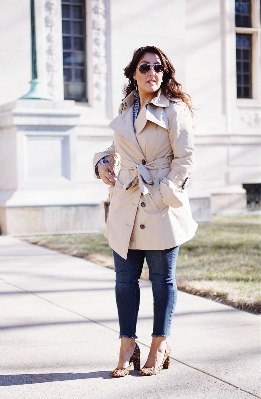 A casual way to style the trench coat.